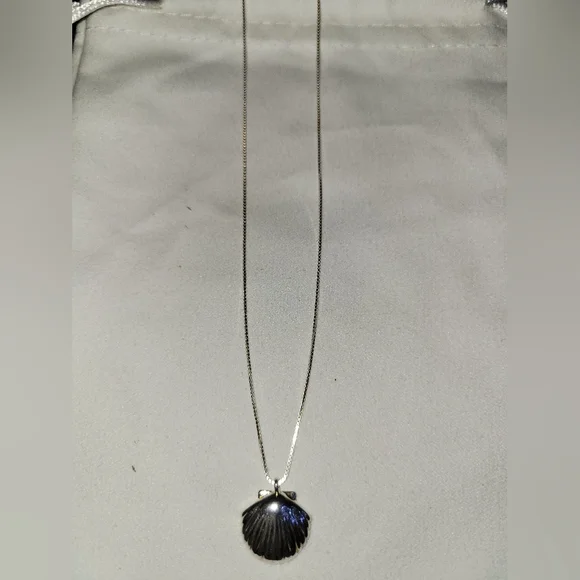 Salty Cali 925 Shell Necklace - Picture 3 of 4